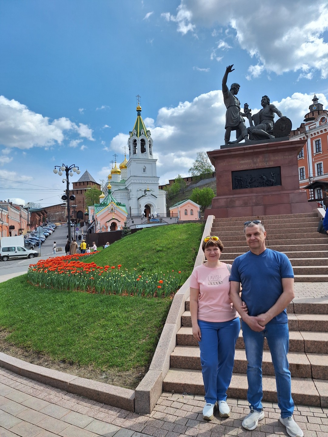 Нам очень повезло, что Татьяна нашла время и согласилась провести нам экскурсию по Нижнему Новгороду! Сразу
