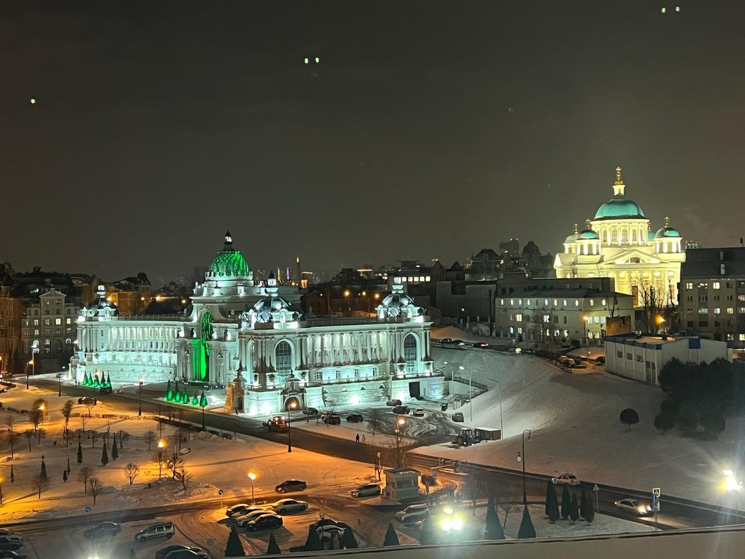 Казанский кремль в вечерних огнях (Алиса)