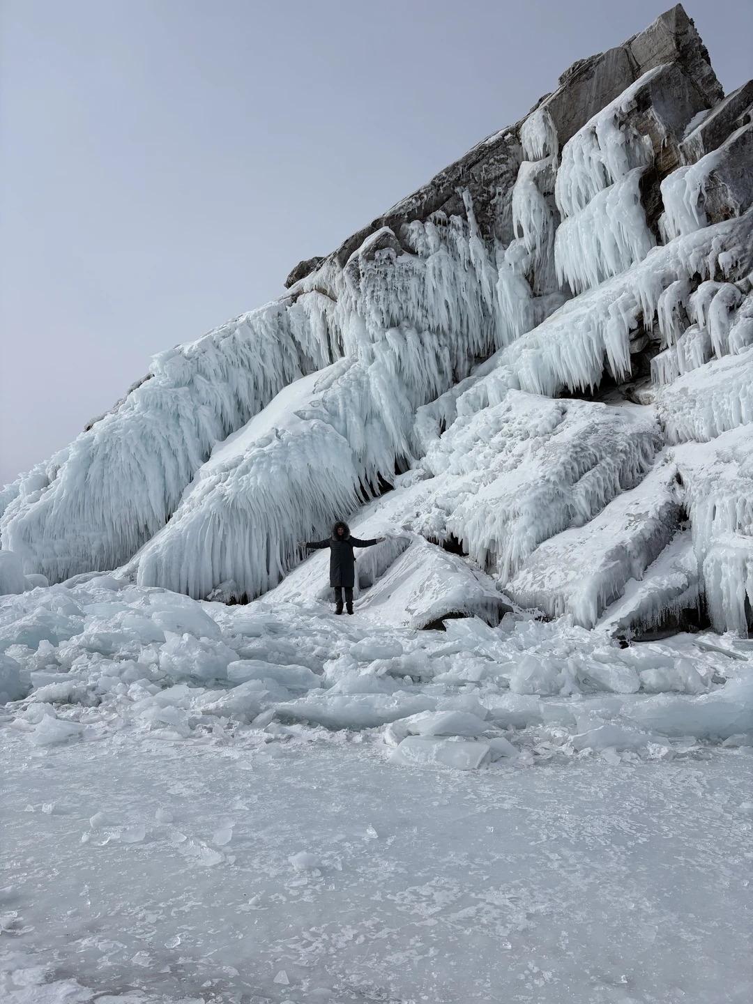 Два дня на Байкале пролетели как одно мгновение. Александр показал всё о чём мы мечтали и даже больше! Всем советую!