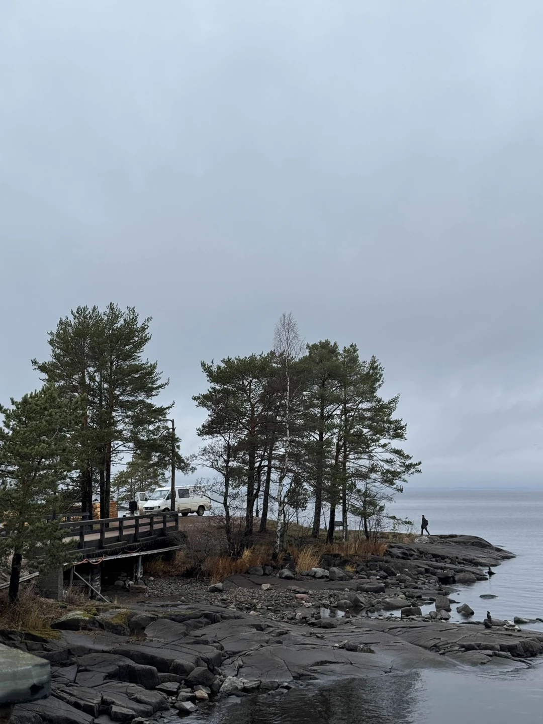 Капитаном был Андрей, очень приятный мужчина. Отличный маршрут, организационных проблем не было. Экскурсия получилась индивидуальной для