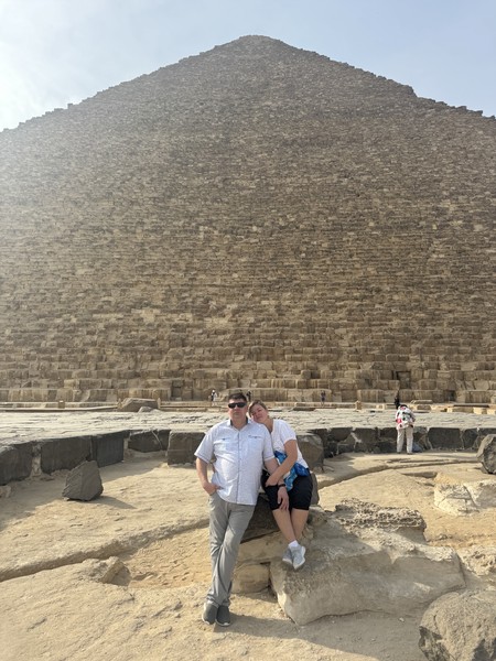 Все было супер. Быстро оперативно везде нас проводил все рассказал очень интересно о истории Египта