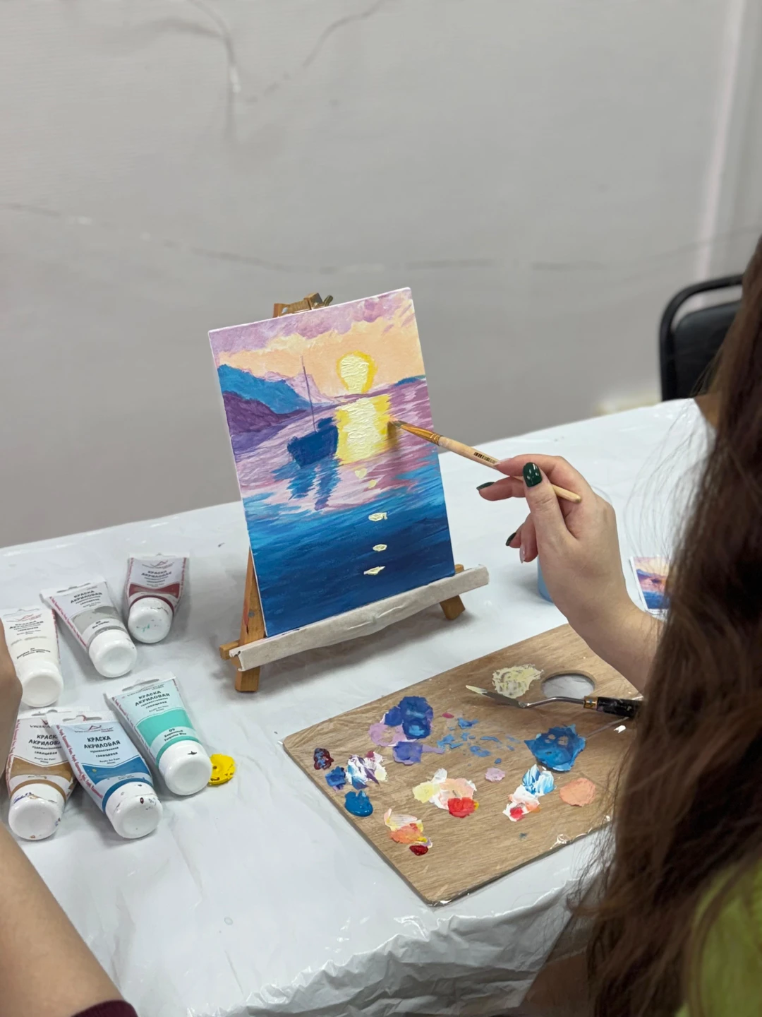 Посетили мастер-класс по рисованию с подругой и остались в полном восторге! Атмосфера была невероятно уютной и