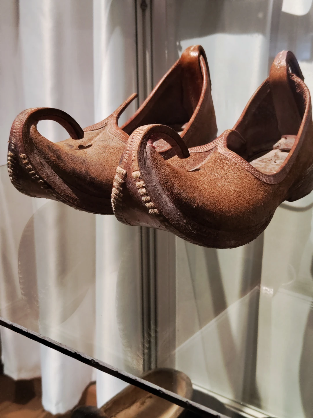 Ирадж устроил нам настоящий информационный блокбастер с глубоким погружением в историю, традиции, религию. Очень радушный, внимательный