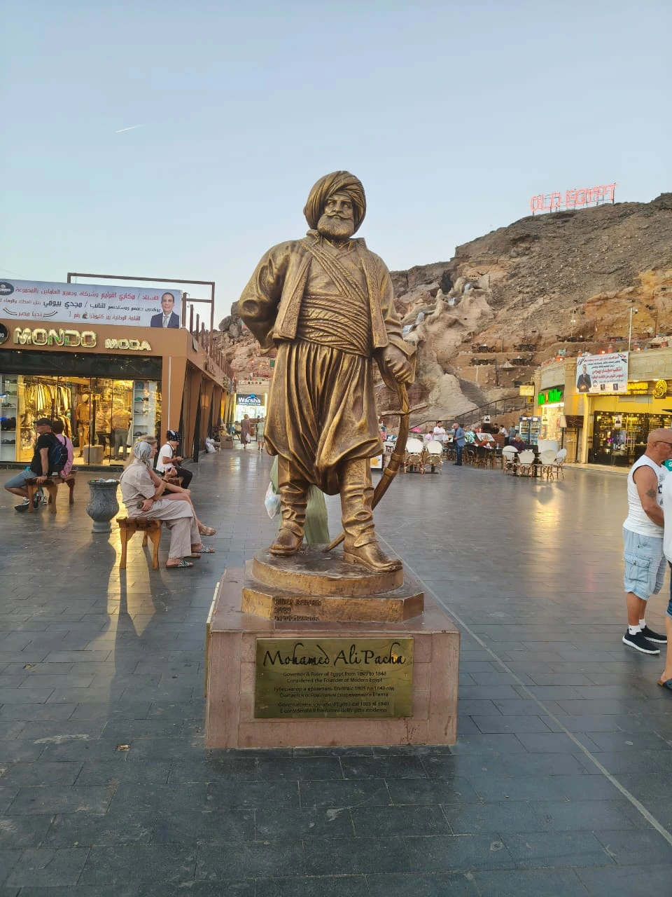 По Экскурсии, я зарегистрировалась на Трипстере, еще на Родине и оплатила экскурсию, со мной связались по