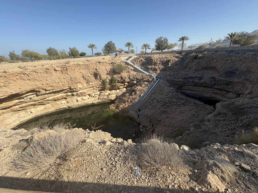 Поход по ущелью, купание в изумрудных озерцах и волшебный водопад в конце. Незабываемые эмоции и фантастические виды. Влюбились в это место!