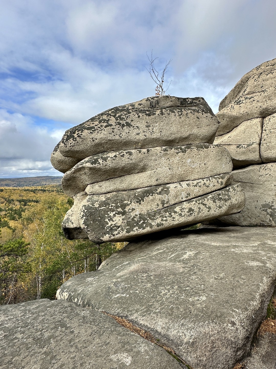 На эту экскурсию мы с семьей ездили 27 сентября. Аракульские Шиханы – это то место, которое