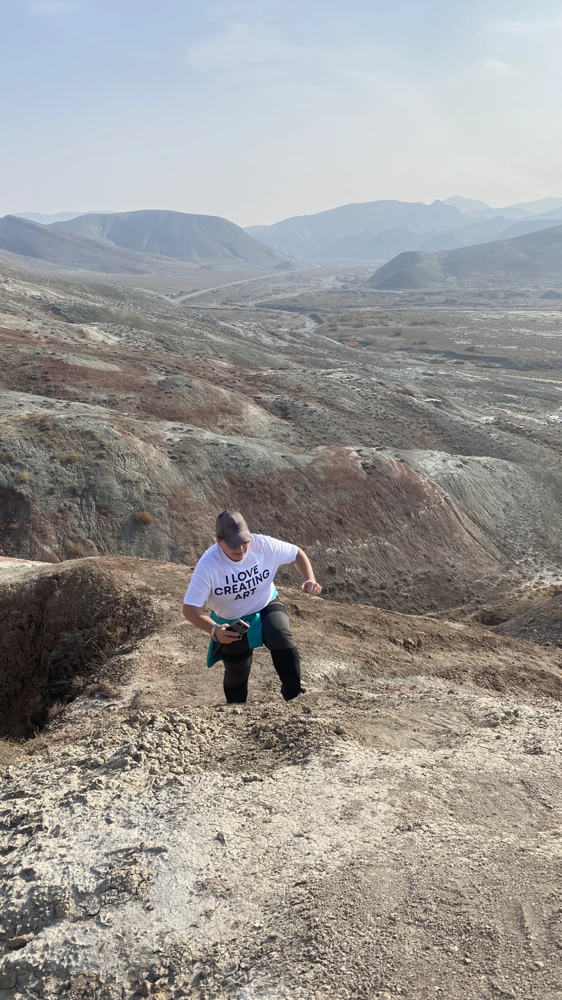 Наш гид был Наваи. Умный, интеллигентный, знает бесконечное количество историй про свой родной город, написал заранее