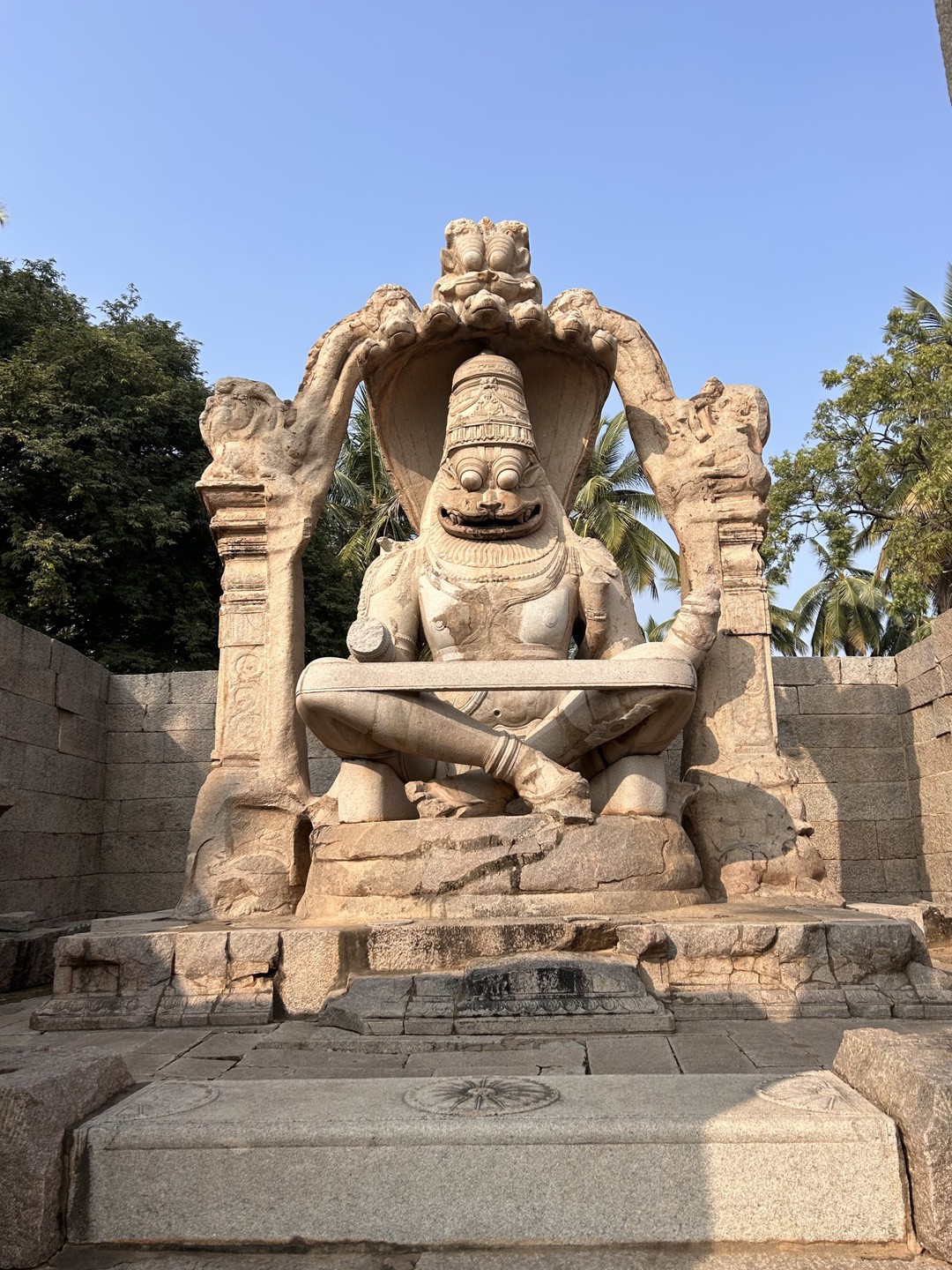 Насыщенная, интересная экскурсия. За 2 дня посетили все ключевые локации Хампи. Отличная идея организаторов смотреть храмы