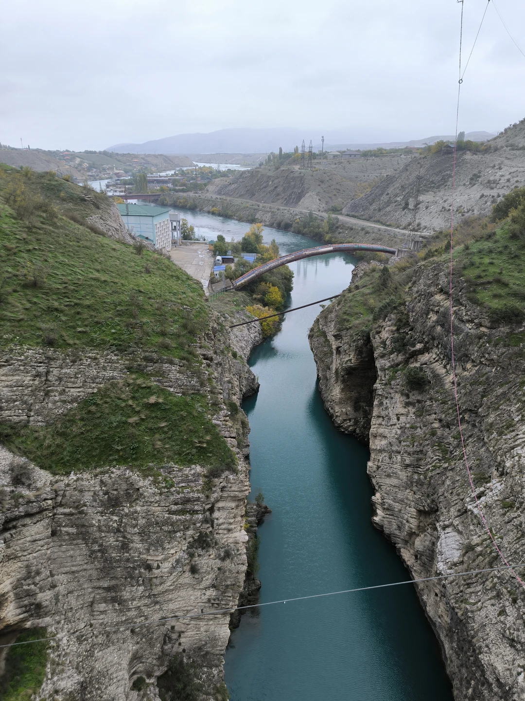 Экскурсия по Сулакскому каньону превзошла ожидания. Магомед оказался настоящим профессионалом: отлично ориентируется на местности, делает остановки