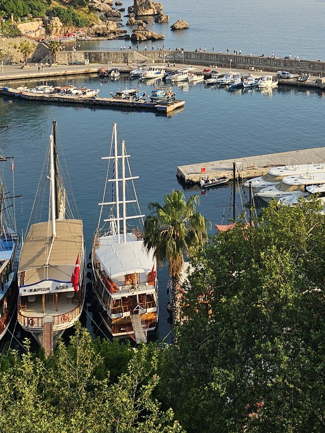 Приятная прогулка в компании Кирилла. Он интересный рассказчик и легко откликается на интересующие вопросы. Получили полное