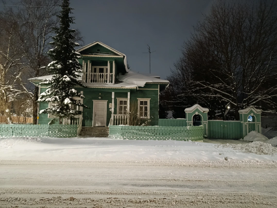 Были на экскурсии с Ириной, в составе: взрослый и трое детей 9,14 и 19 лет. Очень