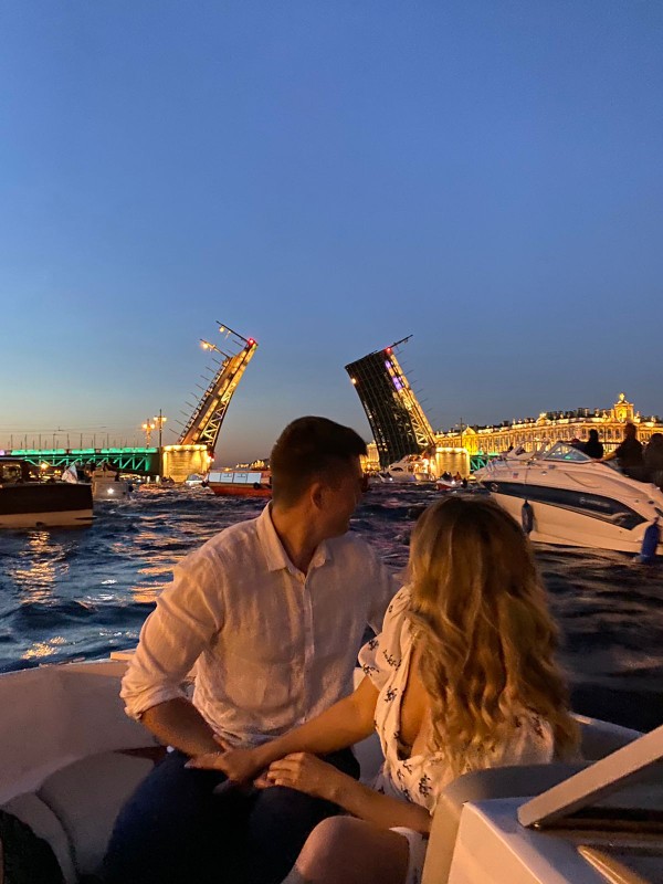 Развод мостов — на катере