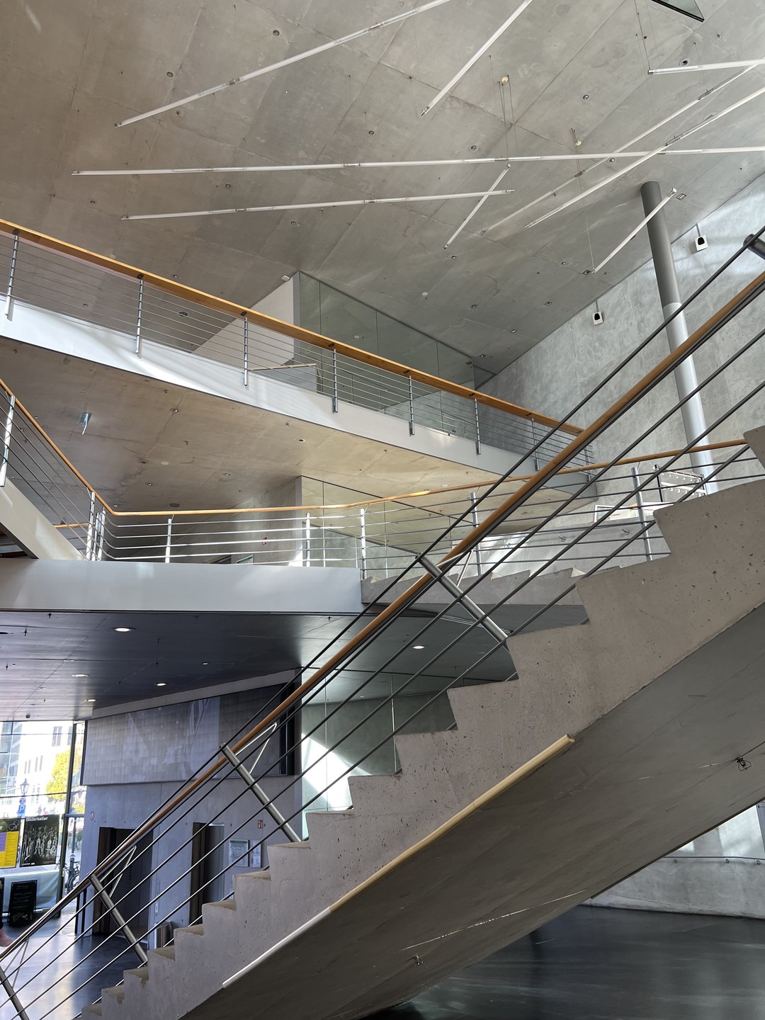 По обе стороны баррикад: пешая прогулка по Берлину (Paul)