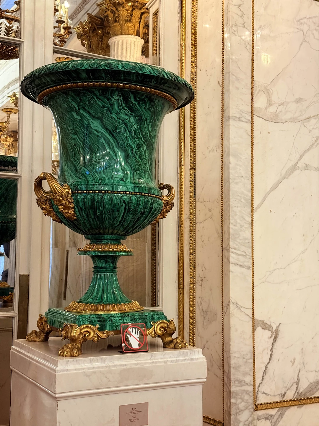 Экскурсовод Виктор просто потрясающий, заинтересовал всех) очень интересный материал, видно, что человек погружен на 100%! Историк