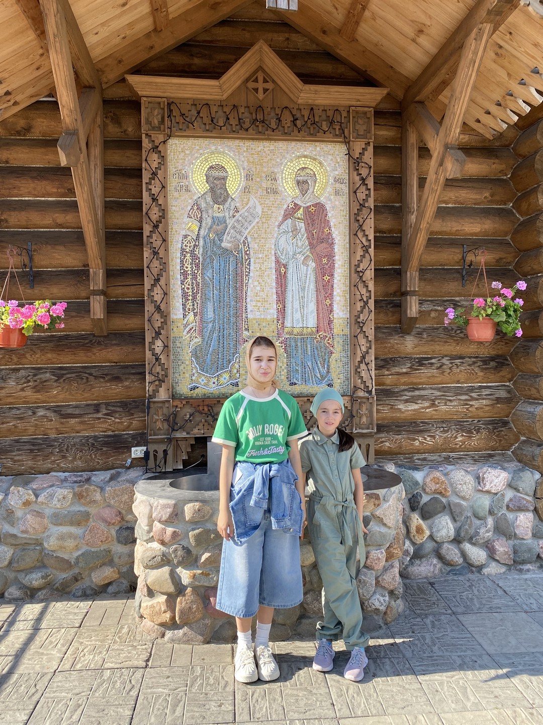 Экскурсия была для двух взрослых и двух детей(8 и 13 лет). Интересно было всем! Продуманный маршрут
