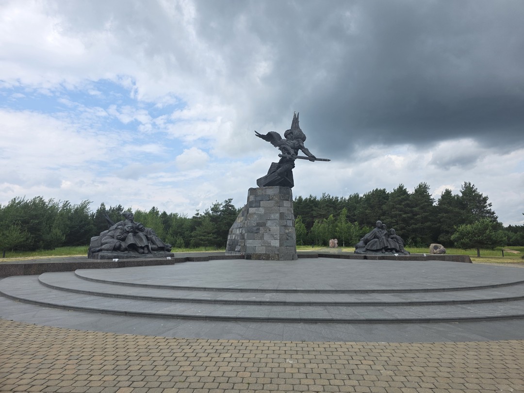 Потрясающую экскурсию нам провел гид Анатолий. Группа сборная, большая, но все было организовано отлично, в самом