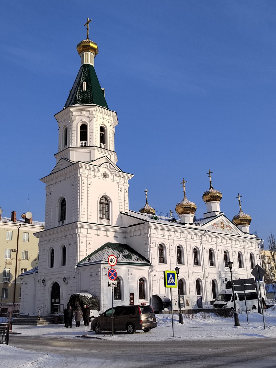 Хорошая экскурсия. Хороший маршрут. Хороший разказчик. Минус только один, было ооочень холодно))))