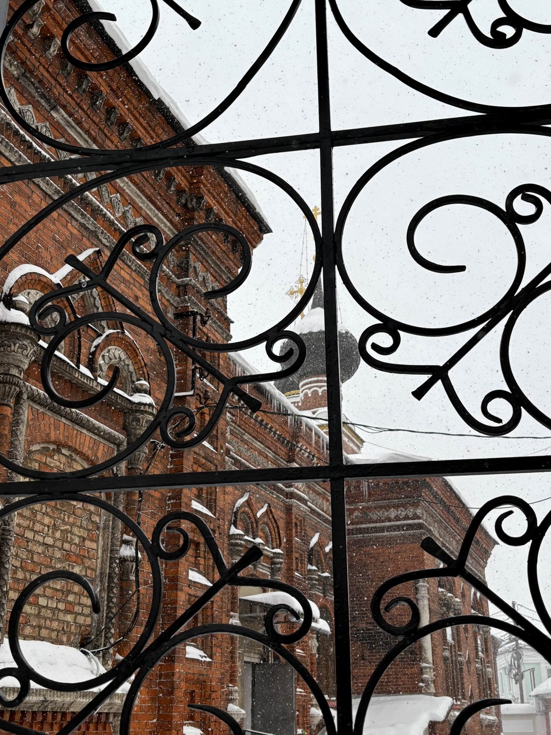 Нам вместе с Андреем выпало испытание погодой. В этот день 9-го января был самый обильный снегопад