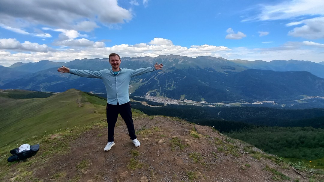 Потрясающее путешествие. Пьянящий своей красотой вид с Гумбаши. Древние храмы и святыни. Красоты Архыза. Сырная пещера,