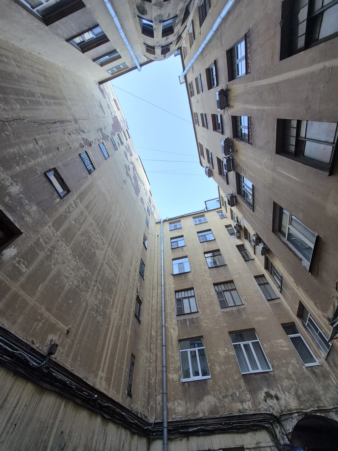 Секреты и лабиринты Петроградской стороны: дворы, парадные, легенды (Ирина)