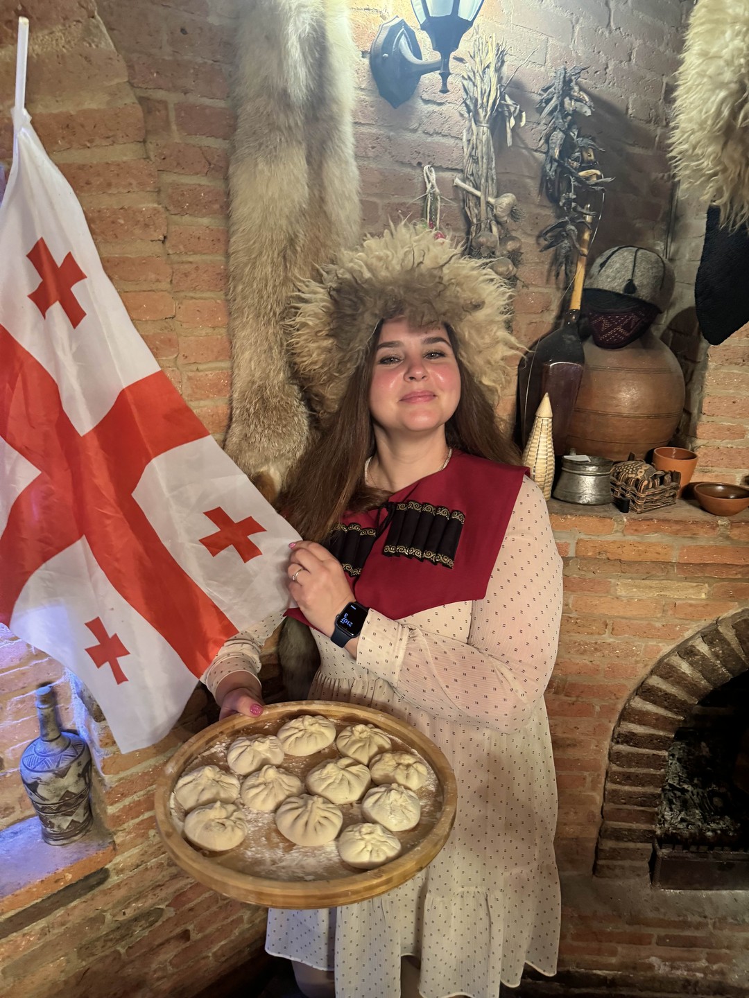 Экскурсия в Тбилиси оказалась поистине незабываемым приключением! Нас ждал настоящий супра — грузинское застолье, полное ароматов