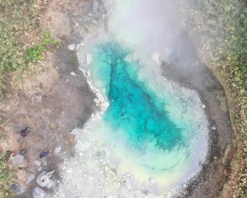 Вулкан Головнина и озёра Кипящее и Горячее