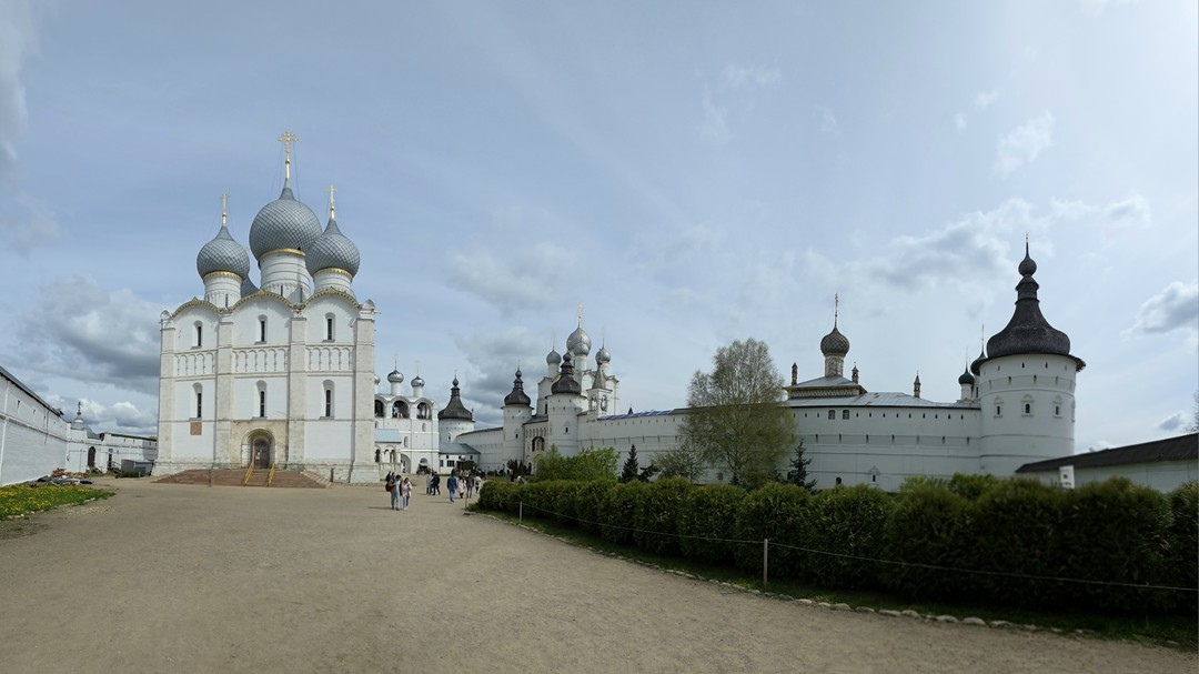 Не очень продолжительная, но содержательная экскурсия от гида, которая живёт в городе и любит и знает