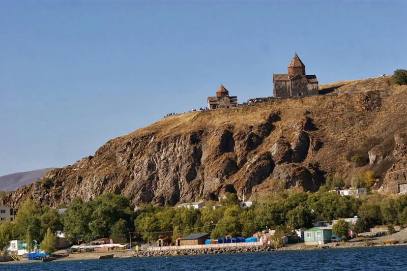 Зелёный Дилижан, голубой Севан и русский след в Фиолетово