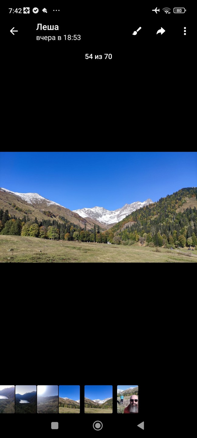 Наш гид был Алхас, всё интересно и информативно рассказывает, где надо подождёт, отвёз на обед в