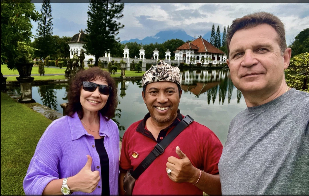 Отличная экскурсия! Комфортная машина. Прекрасная организация. А главное - Андрей хорошо владеет русским и интересно подает