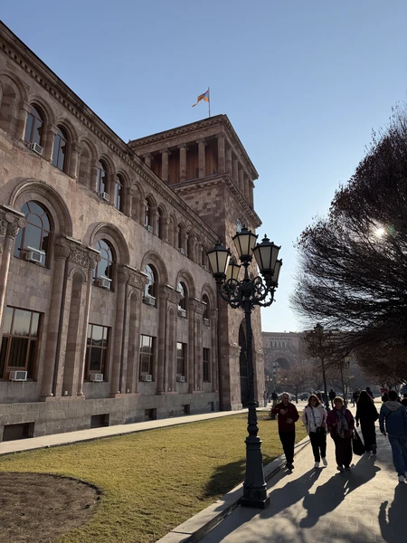 Прилетели в Ереван и сразу отправились на экскурсию с командой 15.15