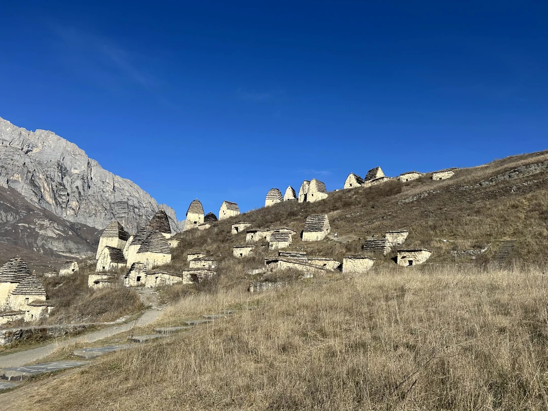 Брал экскурсию в ноябре. Гид Альберт - профессионал своего уровня, провел по всем знаковым местам маршрута