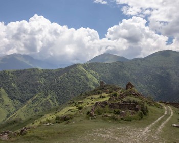 Осетинские башни, древний город Галиат, посёлок Верхний Згид