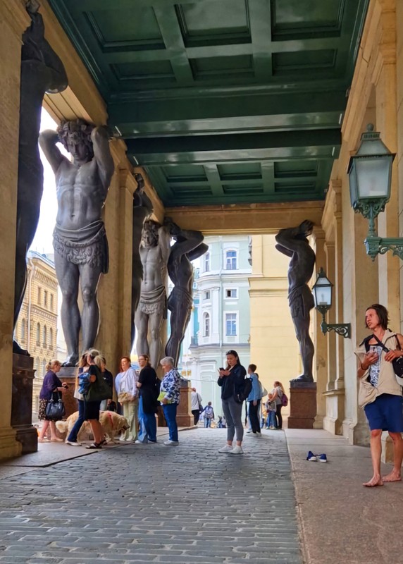 Пешком по Петербургу