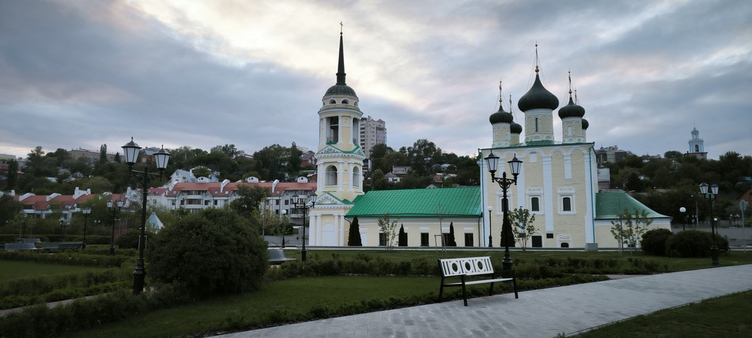 Первый раз в Воронеже. Бронировали экскурсию на день раньше, но не успевали приехать, пробки… Экскурсовод Елена