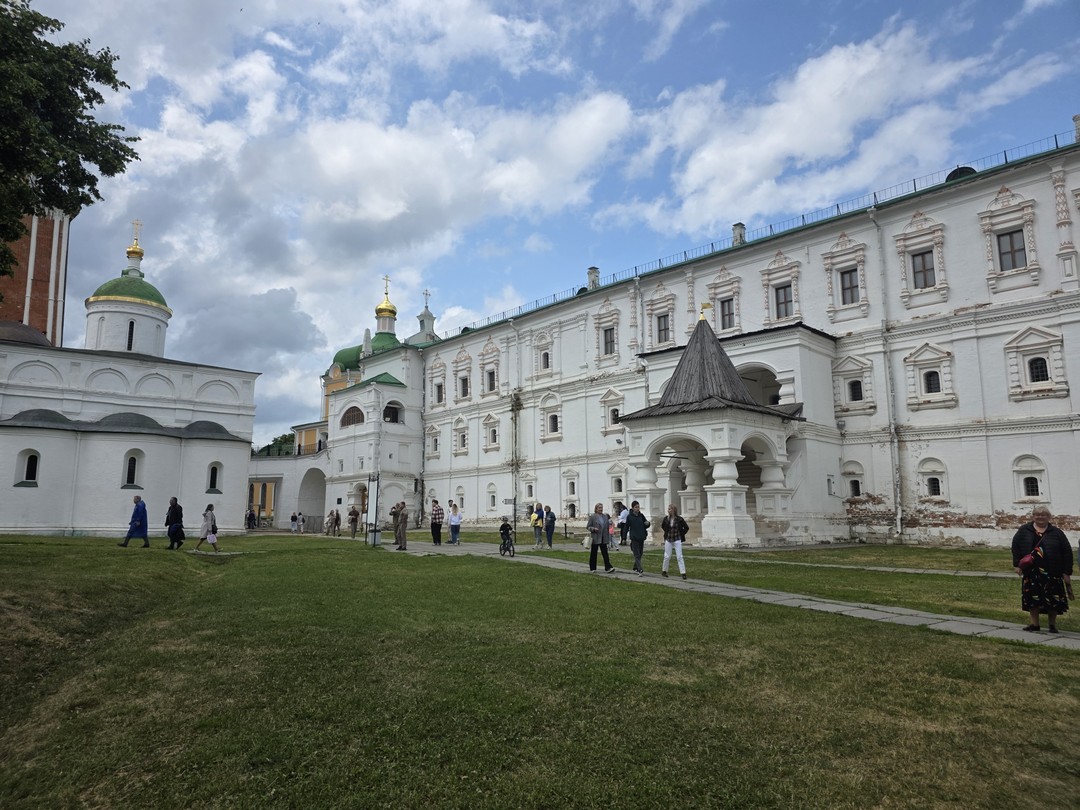 Спасибо большое Анатолию за прекрасную экскурсию по Рязани! Мне и мои детям очень понравилось, было интересно