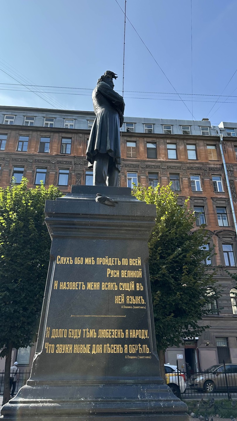«По улицам слона водили…». Слоновьи дворы и прочие диковинки Петербурга (Анастасия)