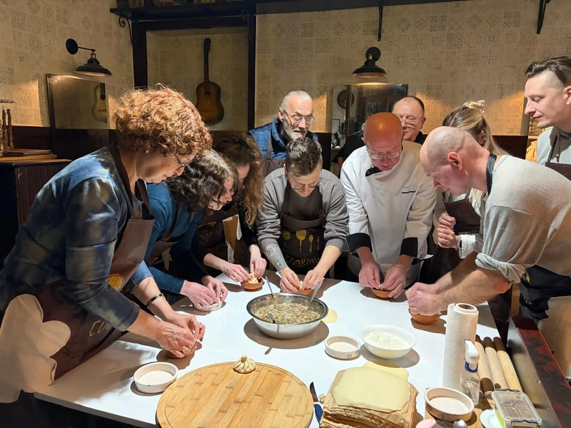 Незабываемая встреча с очень интеллигентным, знающим шефом. Приятная атмосфера на бокалом вина, когда совершенно незнакомые люди