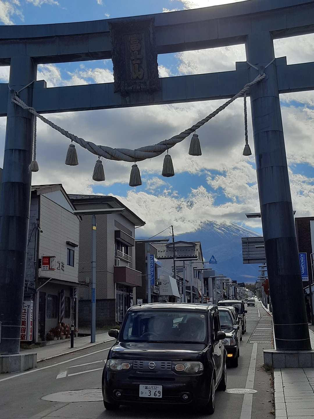 Шикарная экскурсия! Огромное спасибо гиду! Фудзияма весь день была видна, правда верхушечка закрывалась облаками периодически, но