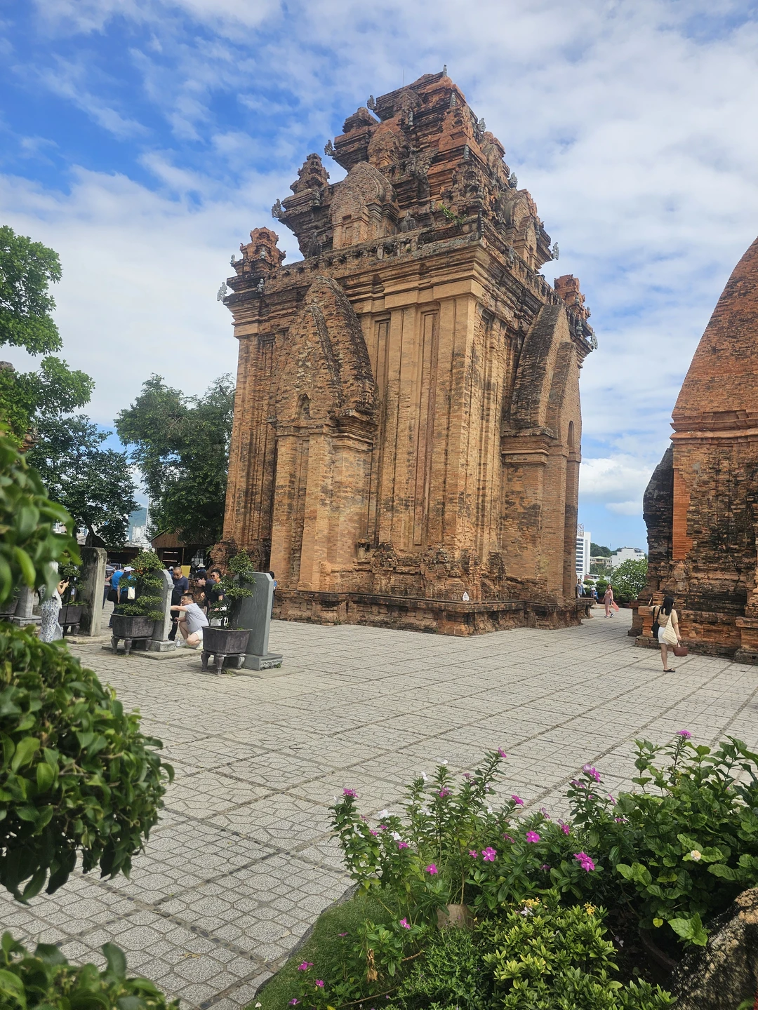 Спасибо большое гиду Ксении за тёплую и интересно-позновательную прогулку по Нячангу. Экскурсия-знакомство с городом, прошла в