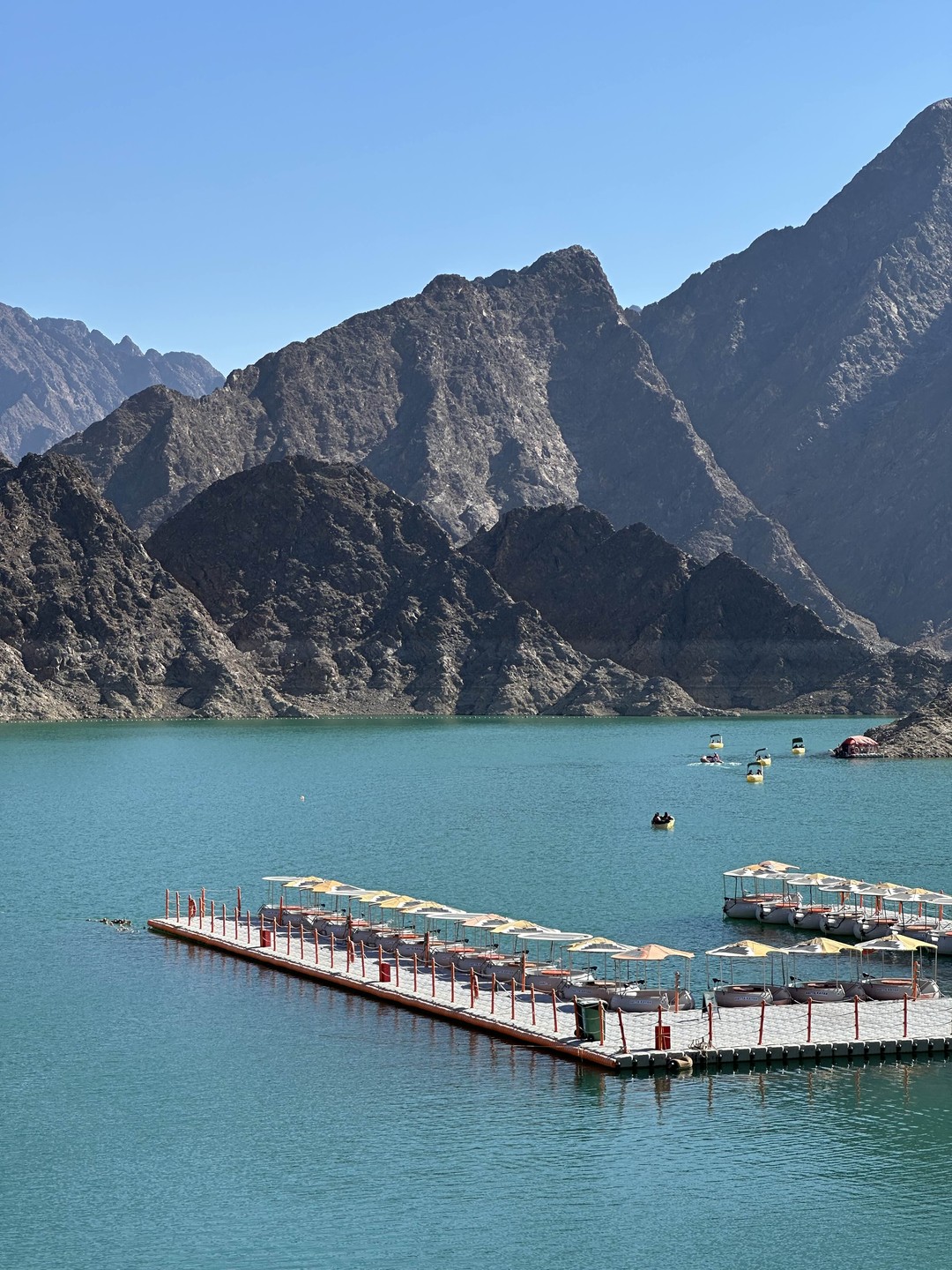 мы ездили вдвоем в Хатту из Абу-Даби, удалось договориться с организаторами чтобы нас забрали не из