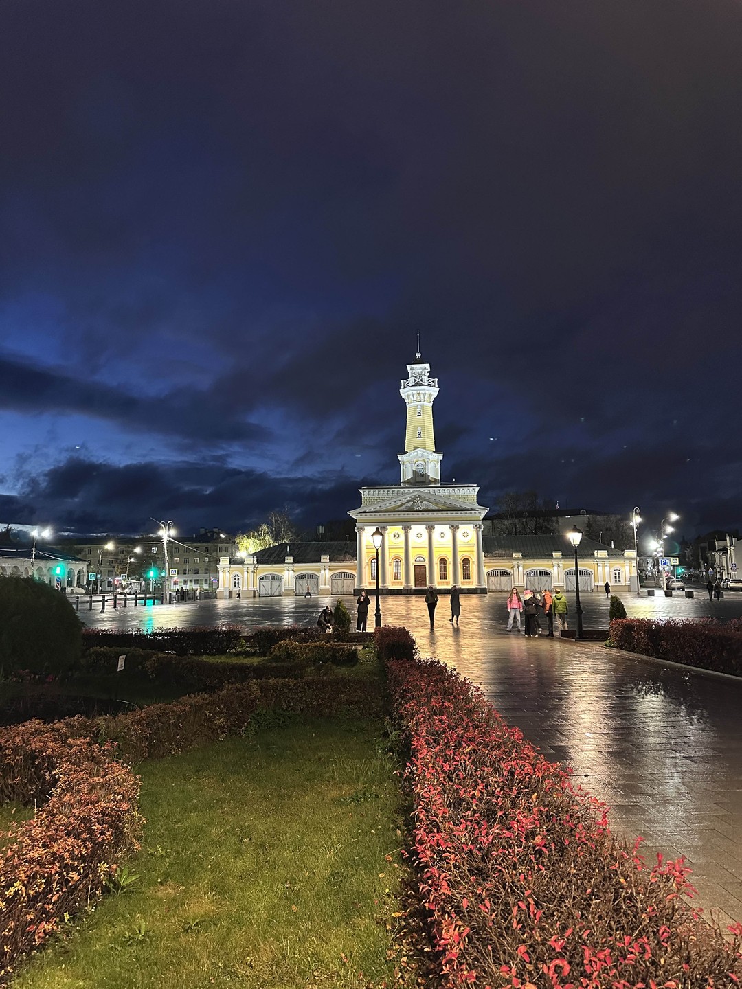 Ирина, хороший экскурсовод. Адаптировала экскурсионную прогулку под наши запросы, отвечала на неожиданные вопросы достойно. Помогла получить