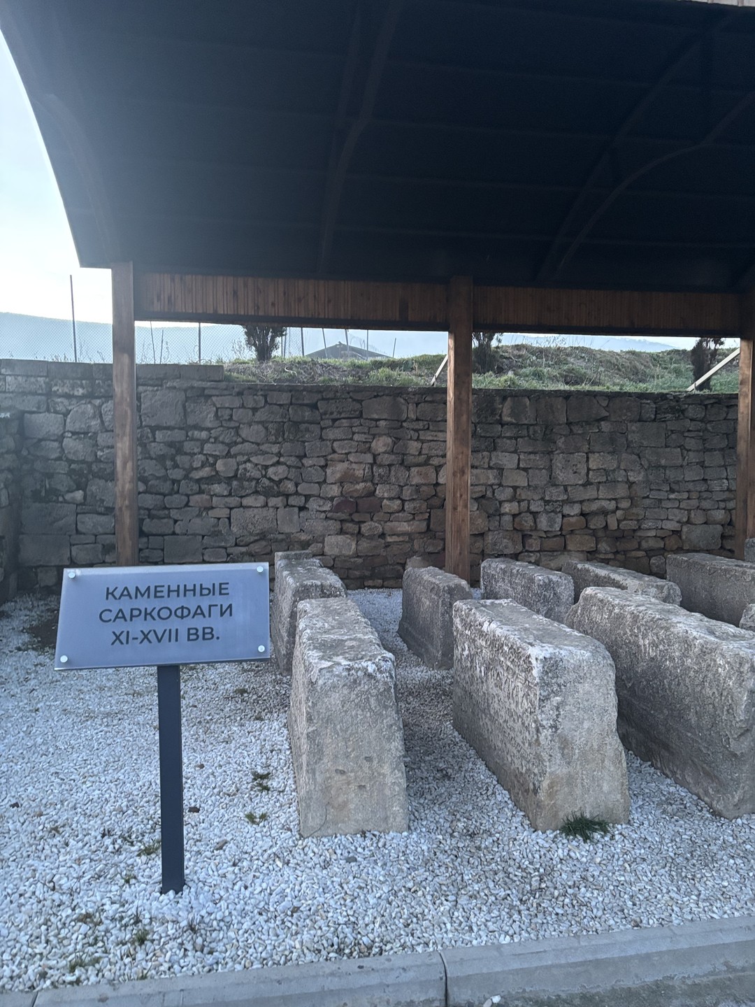 Невероятно крутая и интересная экскурсия, узнали много нового о культуре Дербента, о старинной крепости Нарын-кала, прогулялись