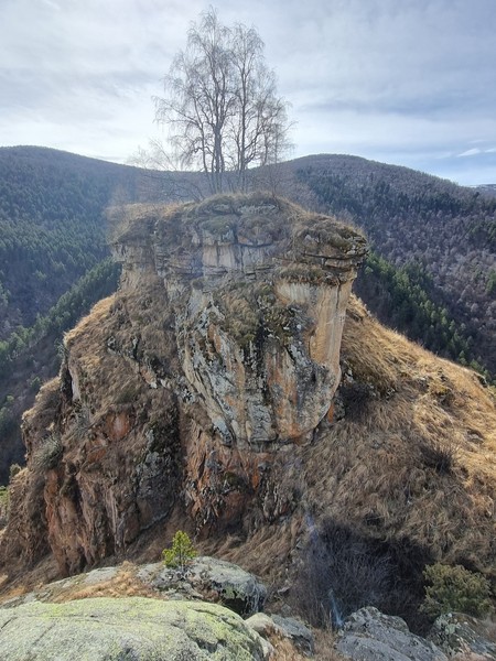 Сильная энергетика гор, живописная природа на протяжении всего пути. Спасибо гиду Исламу за весёлую и непринужденную беседу и аккуратное вождение