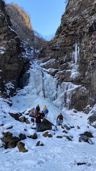 Это был по истине самый запоминающийся и красочный день в Тбилиси. Начиная от, не побаюсь этого