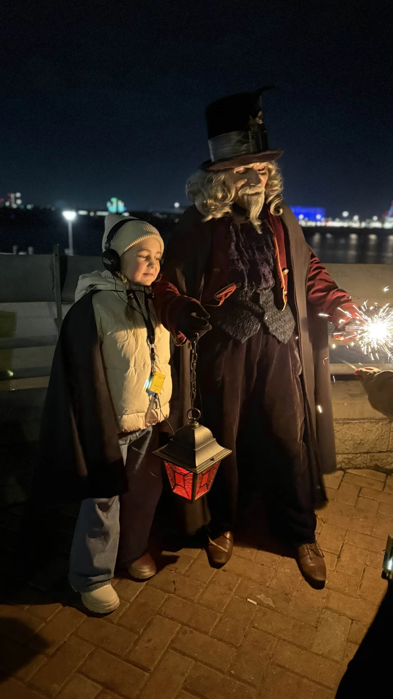 Вчерашний вечер прошел под знаком волшебства! Пешая театрализованная экскурсия с фонарщиком превзошла все ожидания. Шли уставшие