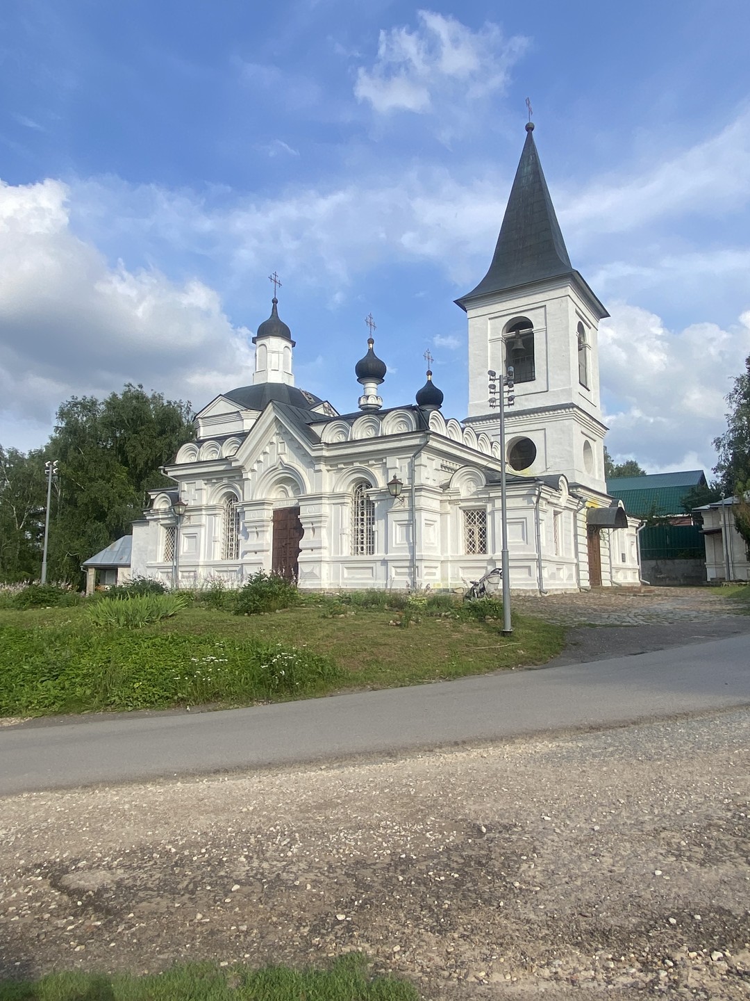 Вчера были на экскурсии по Тарусе — это было потрясающе! Гид увлекательно рассказывал об истории города