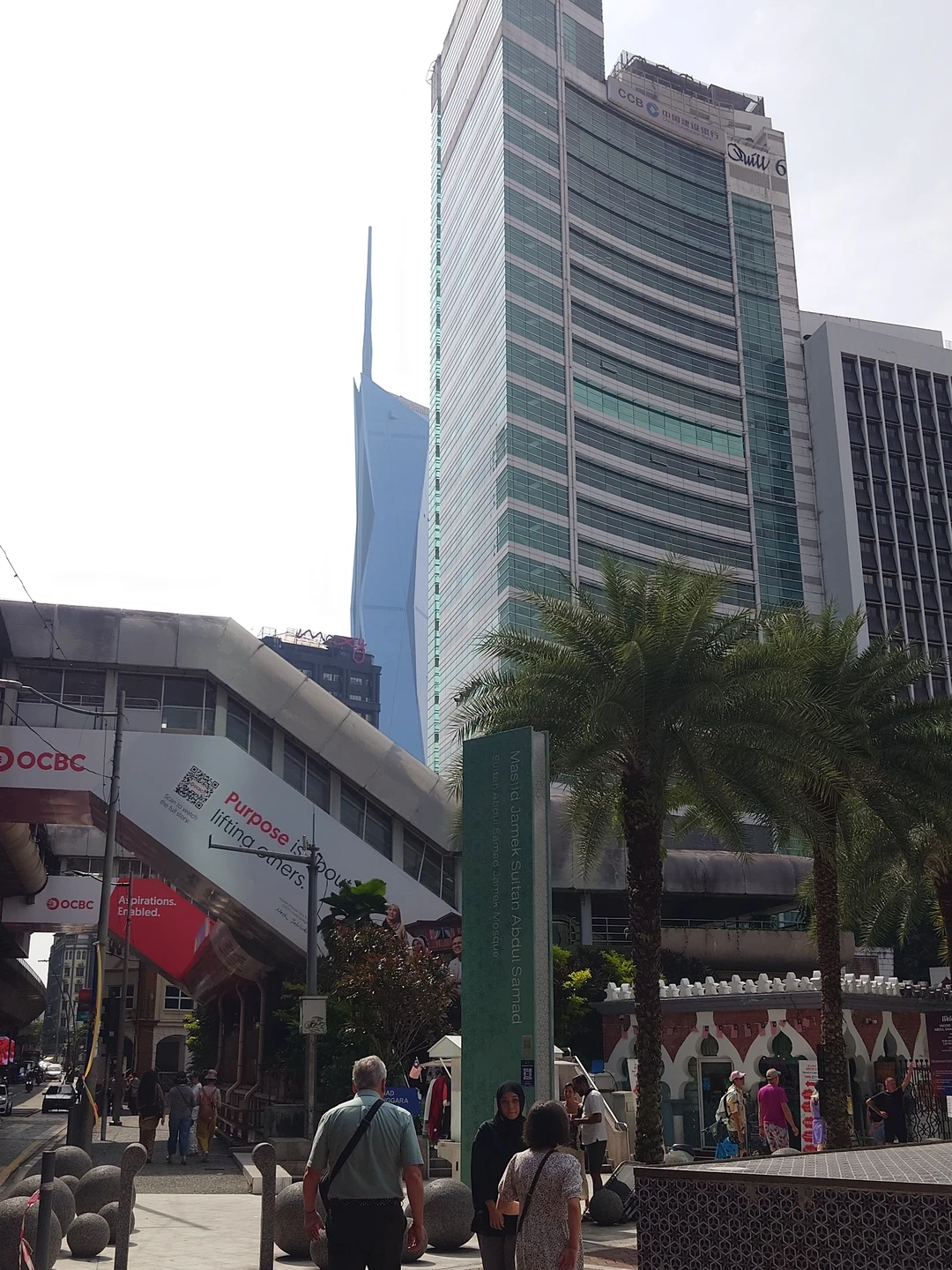 Из всех экскурсий по Куала-Лумпуру меня заинтересовала возможность увидеть историю города в ретроспективе и познакомиться с