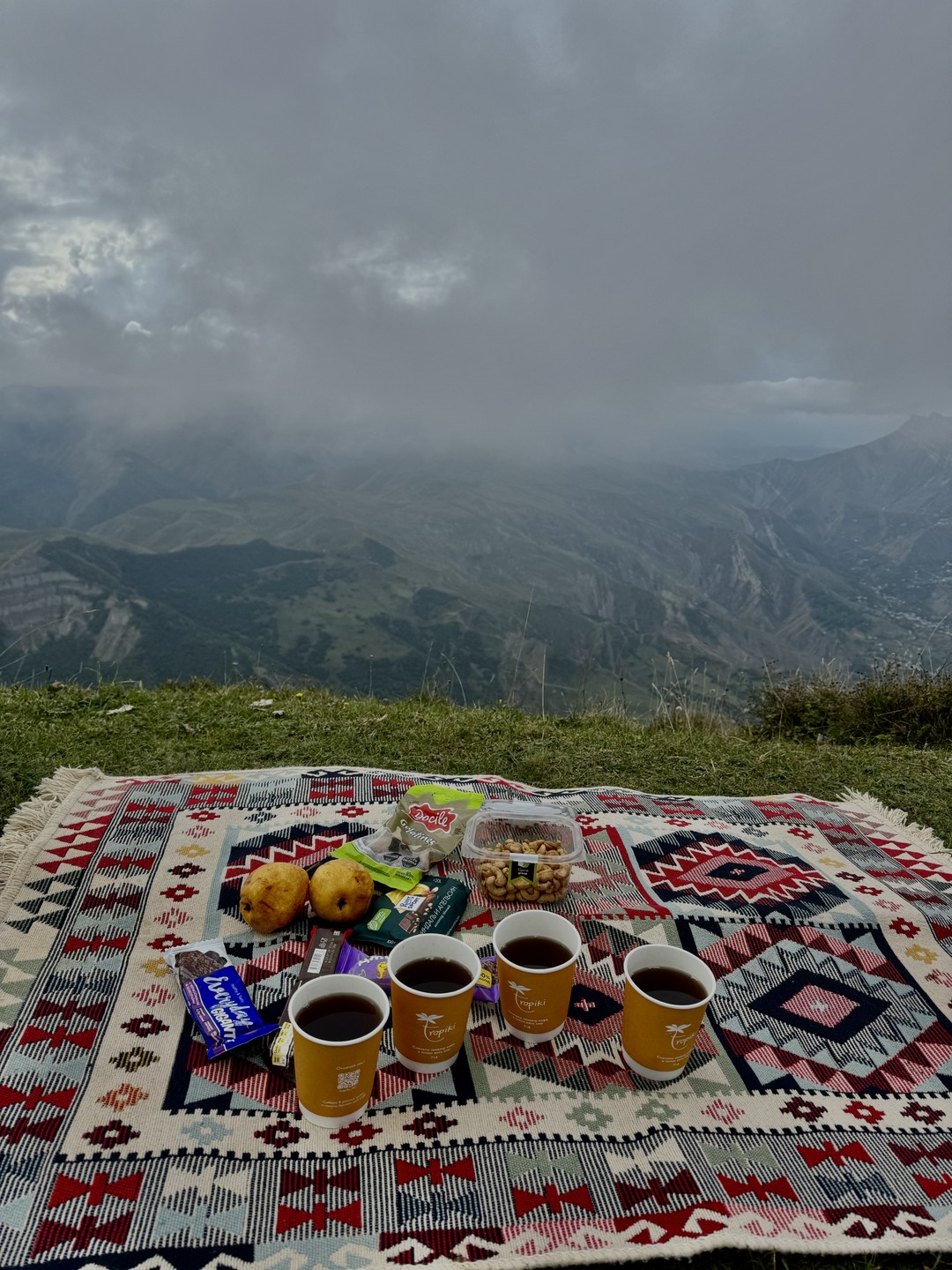 Огромное спасибо Нураву за такой интересный маршрут. Без толп туристов, с гостеприимным дагестанским колоритом и весельем