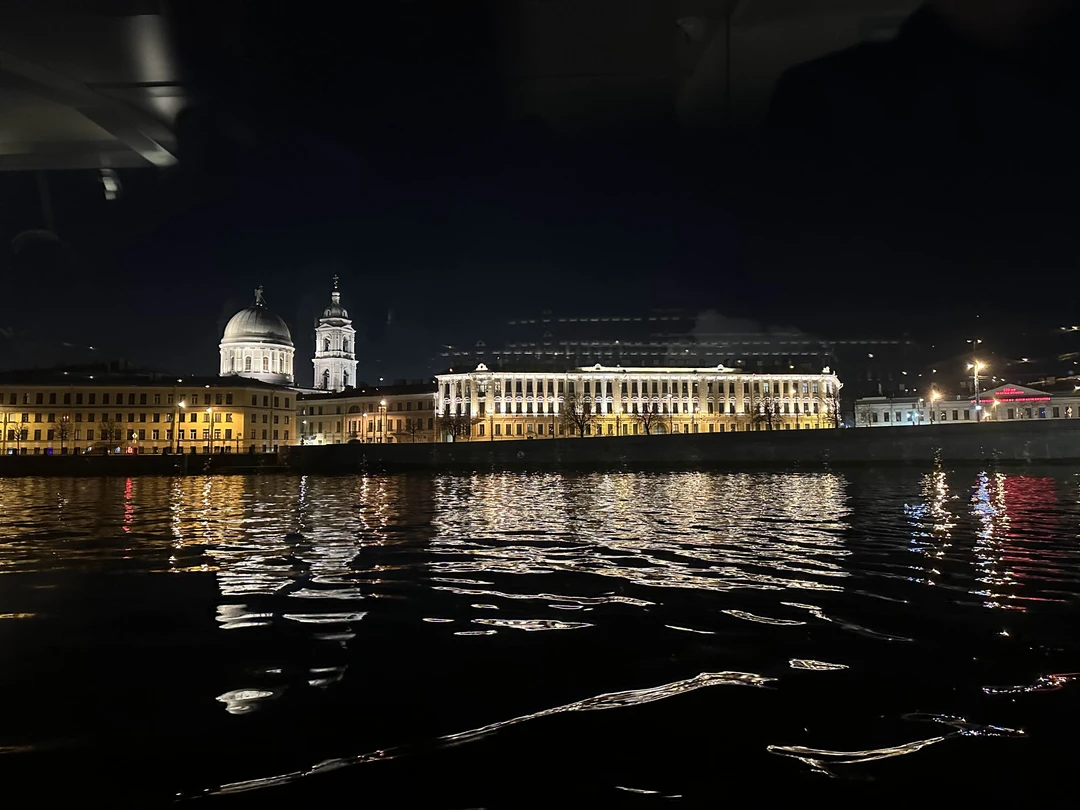 Спасибо за экскурсию, ночной Питер и на теплоходе, это просто слов нет, как потрясающе 😍. Я